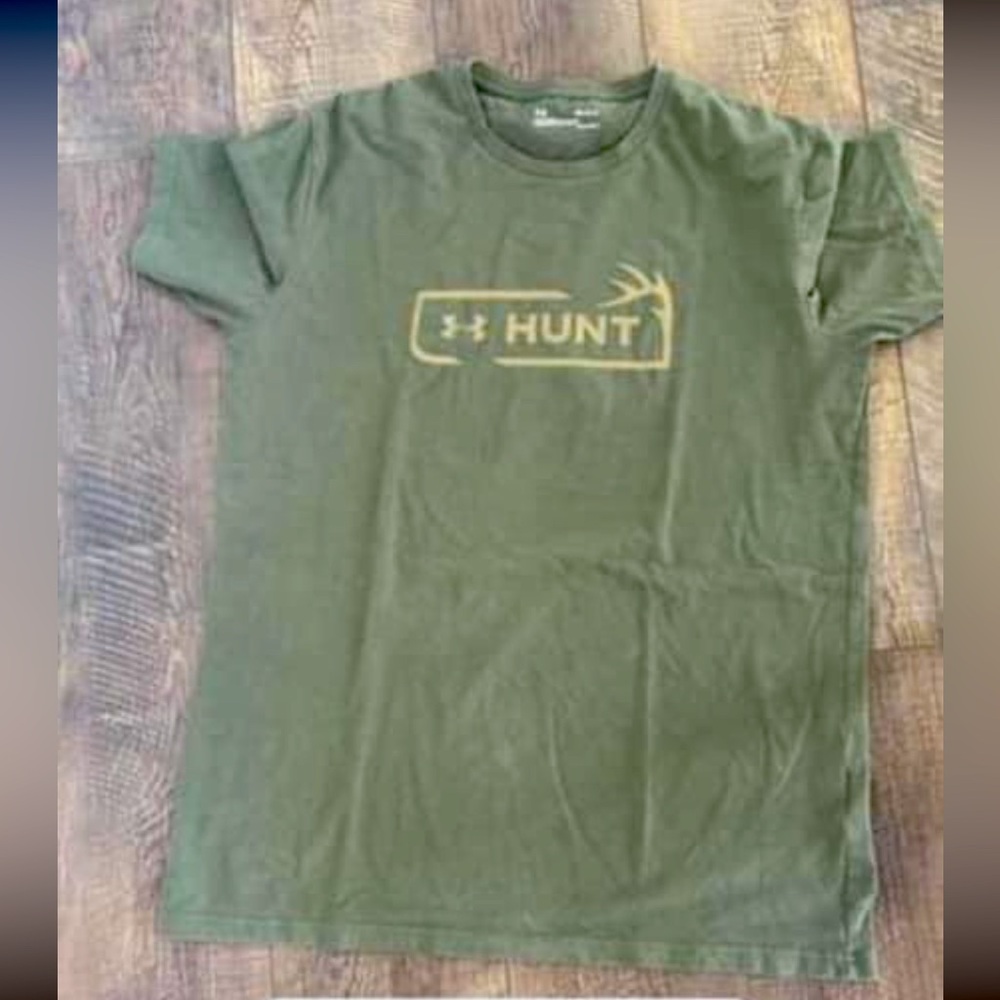 Men’s UA shirt